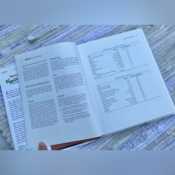 BETTY CROCKER Vegetarian Cooking Cookbook Hardcover Color Picture Food & Recipe - Picture 7 of 11